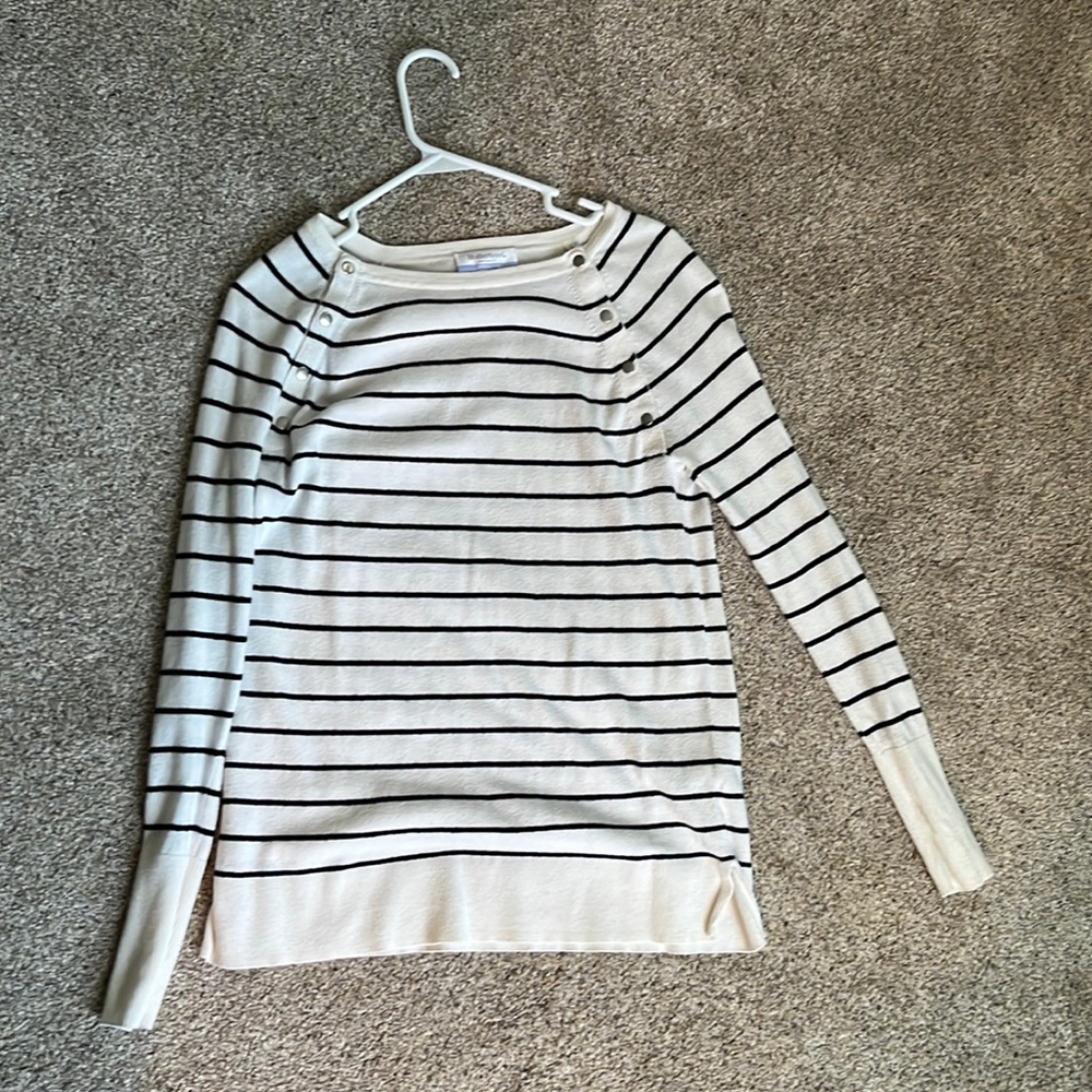 Size M maternity nursing sweater